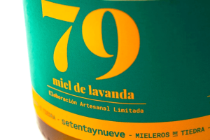 Tarro de miel de lavanda cruda de Setentaynueve